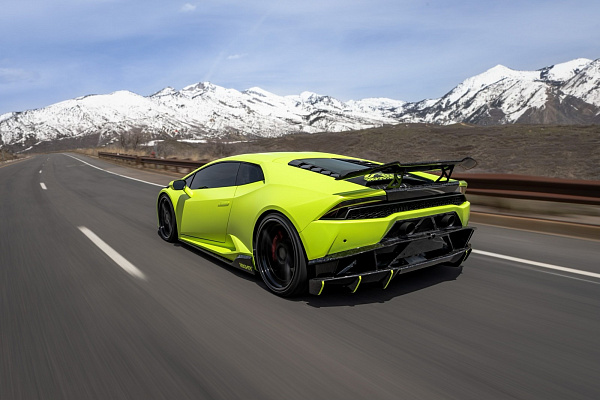 Фото дисков Strasse Wheels SV10T Deep Concave FS Черный глянец на Lamborghini Huracan