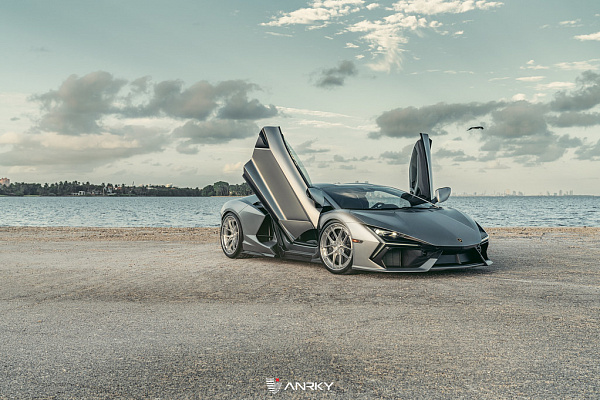 Фото дисков Anrky XR-301 Глянцевый лак на Lamborghini Revuelto