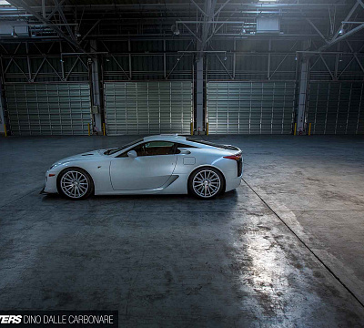 Фото дисков Vossen VFS-2 на Lexus LFA
