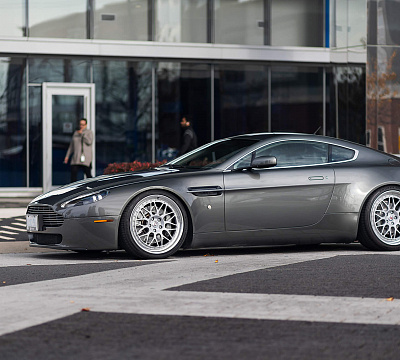 Фото дисков HRE 300 на Aston Martin Vantage 3
