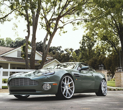 Фото дисков Savini BM14 на Aston Martin Vaquish 1
