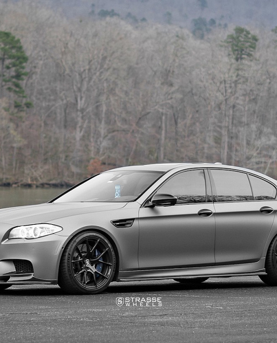 Фото дисков SM5R Deep Concave Monoblock Черный глянец на BMW 5/M5 (F10)