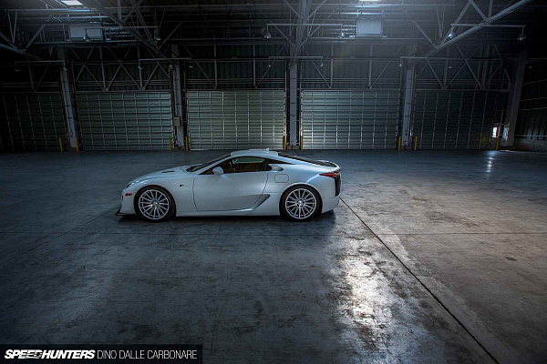 Фото дисков Vossen VFS-2 Серебро на Lexus LFA