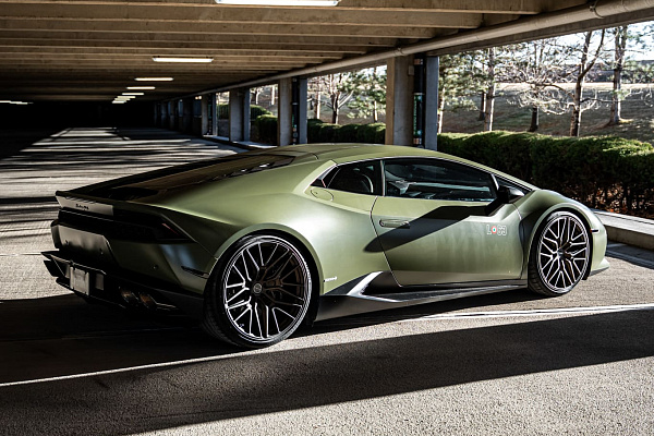 Фото дисков Brixton Forged VL4 Сатиновая бронза на Lamborghini Huracan