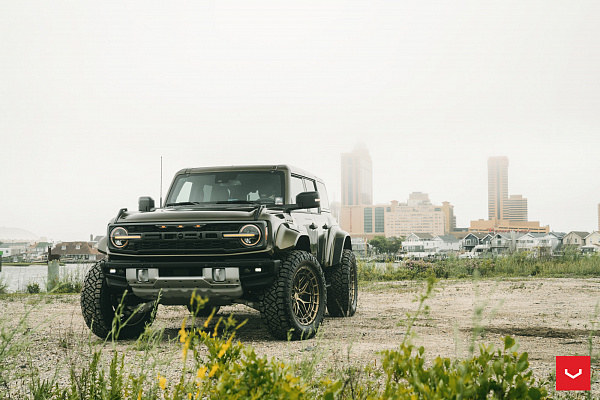 Фото дисков Vossen HFX-1 (6-Lug) Сатиновое темное золото на Ford Bronco