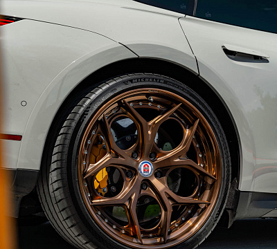 Фото дисков HRE S111SC на Porsche Taycan I