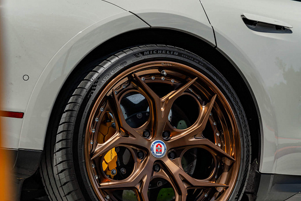 Фото дисков HRE S111SC Сатиновая темная медь на Porsche Taycan I