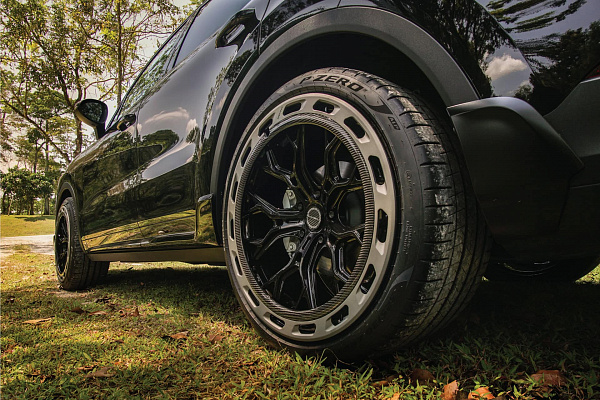 Фото дисков Brixton Forged PF13-RS Aerotech Черный глянец на Porsche Cayenne III