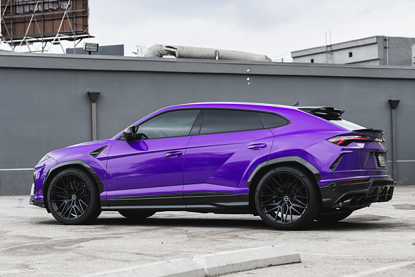 Фото дисков Brixton Forged VL4 Черный глянец на Lamborghini Urus