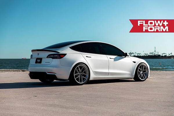 Фото дисков HRE FF21 Глянцевый темный лак на Tesla Model 3