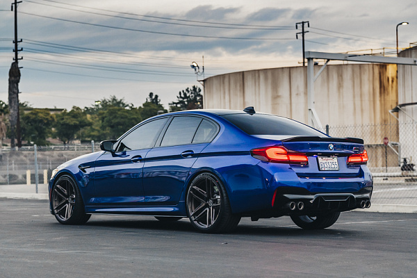 Фото дисков Brixton Forged BF01 Сатиновая темная бронза на BMW 5/M5 (G30/F90)