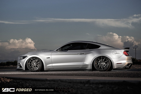 Фото дисков BC Forged HCS04 Глянцевый темный лак на Ford Mustang VI