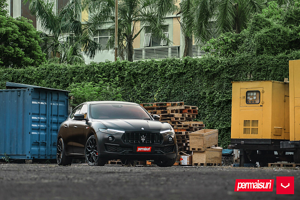 Фото дисков Vossen HF-2 Черный глянец на Maserati Levante