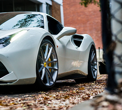 Фото дисков HRE P104 на Ferrari 488