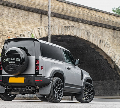 Фото дисков Kahn Type 57 RS на Land Rover Defender II