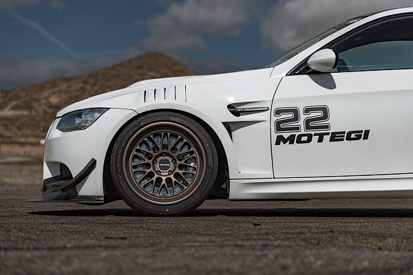 Фото дисков Motegi Racing MF417 Millennium Сатиновая темная бронза на BMW 3/M3 (E90)