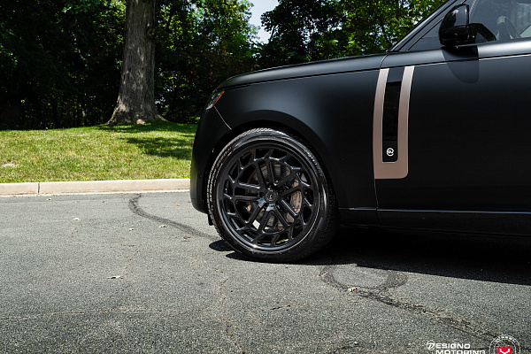 Фото дисков Vossen LC3-03T Черный глянец на Land Rover Range Rover V