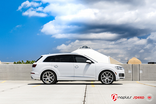 Фото дисков Vossen CG-205 Серебро на Audi Q7 (4M)