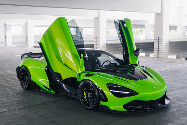 Фото дисков Brixton Forged PF10 Черный глянец на McLaren 720S