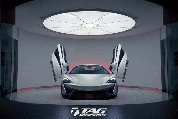 Фото дисков HRE P104 Глянцевый темный лак на McLaren 570S