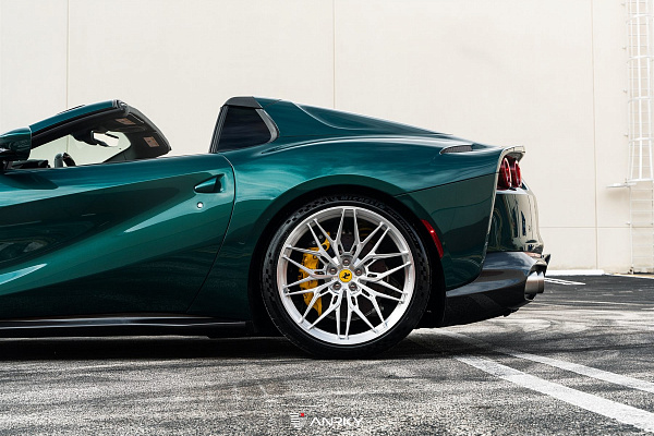Фото дисков Anrky S1-X1 Глянцевый лак на Ferrari 812