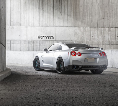 Фото дисков Strasse Wheels R10 Signature на Nissan GT-R