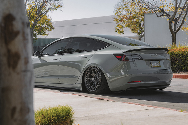 Фото дисков Rotiform ZMO-M Сатиновый графит на Tesla Model 3