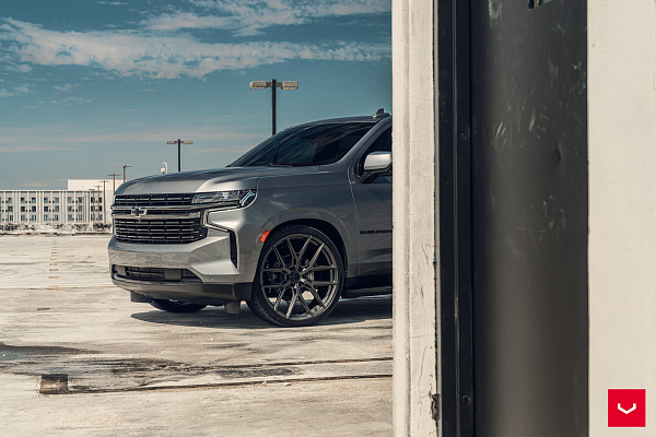 Фото дисков Vossen HF6-4 Глянцевый графит на Chevrolet Suburban XII