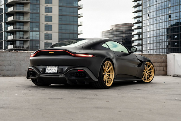Фото дисков Brixton Forged R11-R Глянцевая шампань на Aston Martin Vantage 4