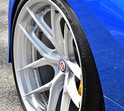 Фото дисков HRE S101SC на Ferrari F8