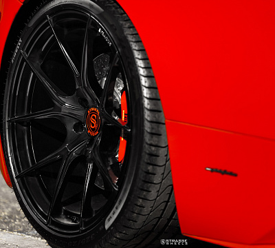 Фото дисков Strasse Wheels SM5R Deep Concave Monoblock на Ferrari 458