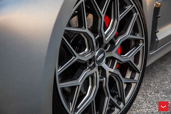 Фото дисков Vossen HF-2 Сатиновый графит на Kia Stinger