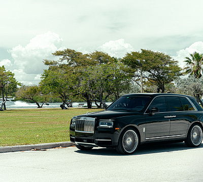 Фото дисков Vossen S17-16 на Rolls-Royce Cullinan