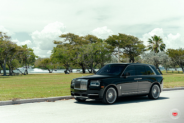 Фото дисков Vossen S17-16 Глянцевый лак на Rolls-Royce Cullinan