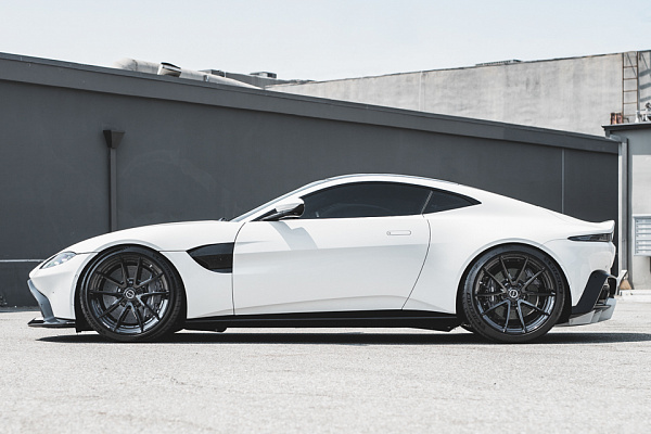 Фото дисков Brixton Forged WR3.2 Черный глянец на Aston Martin Vantage 4