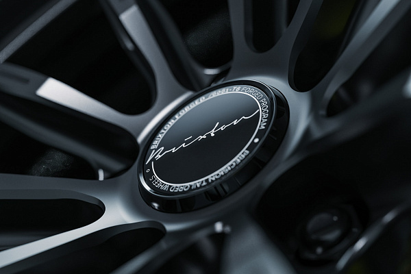 Фото дисков Brixton Forged R11-RS Черный глянец на Porsche Taycan I