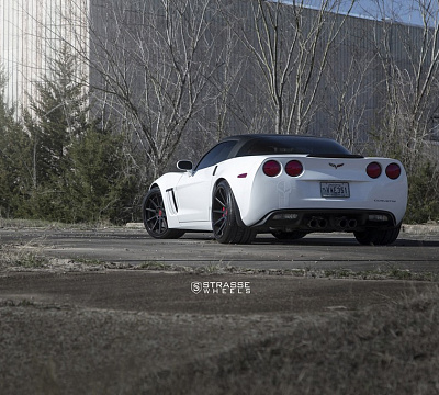 Фото дисков Strasse Wheels R10 Deep Concave на Chevrolet Corvette C6