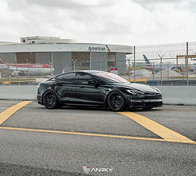 Фото дисков Anrky S1-X1 на Tesla Model S