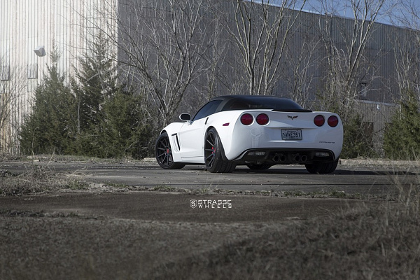 Фото дисков Strasse Wheels R10 Deep Concave Черный сатин на Chevrolet Corvette C6