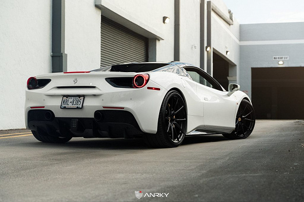 Фото дисков Anrky AN12 Черный глянец на Ferrari 488