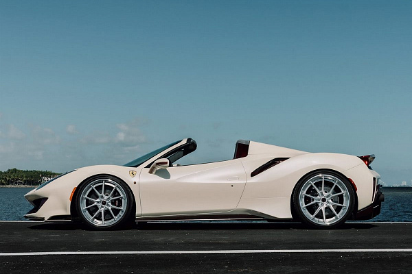 Фото дисков Anrky AN32 Глянцевый лак на Ferrari 488