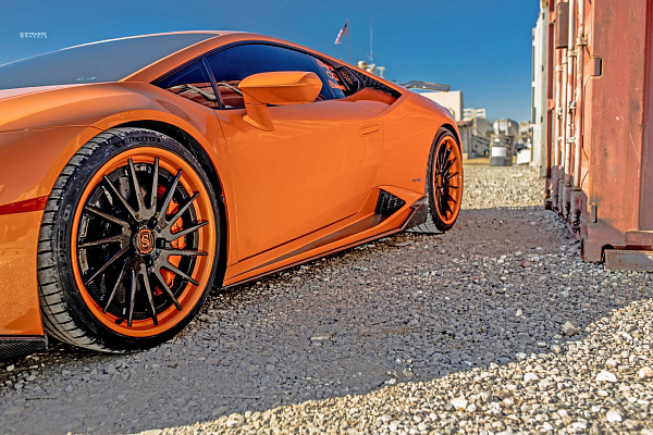 Фото дисков Strasse Wheels SV15T Deep Concave FS Другой цвет на Lamborghini Huracan