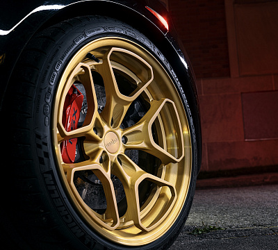 Фото дисков Rotiform HUR на Acura NSX II