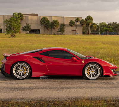 Фото дисков Strasse Wheels SV10 Deep Concave FS на Ferrari 488