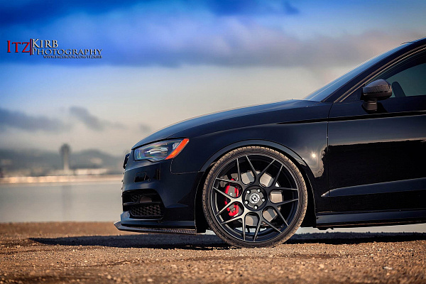 Фото дисков HRE FF01 Черный сатин на Audi A/S/RS 3 (8V)