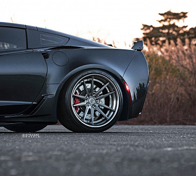 Фото дисков Strasse Wheels SV1 Deep Concave FS на Chevrolet Corvette C7