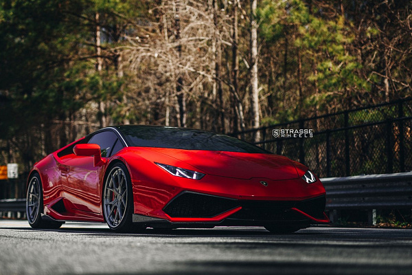 Фото дисков Strasse Wheels SM5R Deep Concave FS Сатиновый темный лак на Lamborghini Huracan