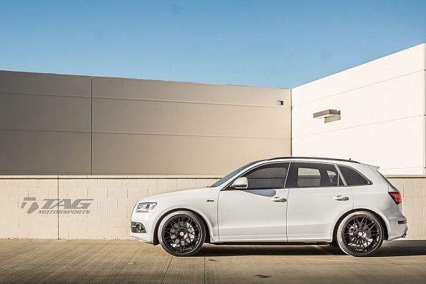 Фото дисков HRE 300M Черный сатин на Audi Q5 (8R)