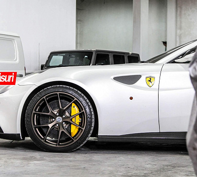 Фото дисков HRE P101 на Ferrari FF