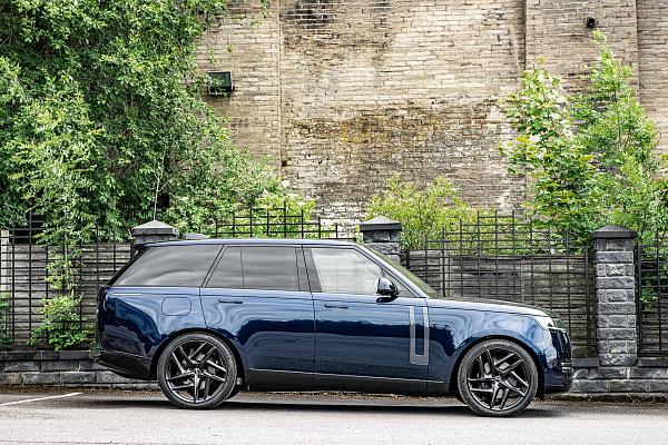 Фото дисков Kahn Type 52 RS Черный сатин на Range Rover V